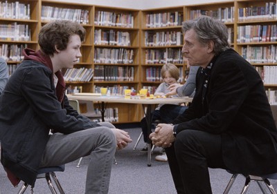 The death of a mother causes tensions between father and son in Louder Than Bombs